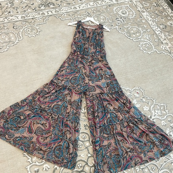 Free People Metallic Tan Gold Dust Jumpsuit Wide Leg Smocked Lined M  NWOT - Picture 9 of 16